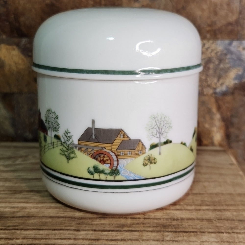 1978 Estée Lauder Americana Porcelain Cache Pot